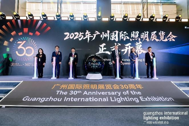 Blog perusahaan terbaru tentang Pembukaan Grand Pameran Pencahayaan Internasional Guangzhou 2025 (GILE)