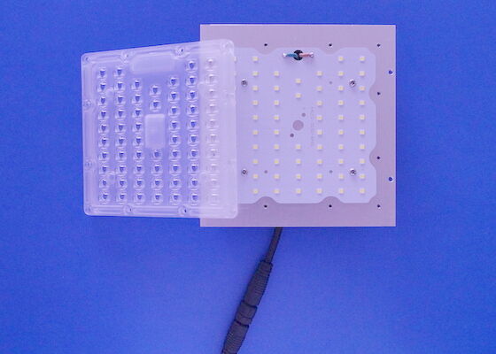 64LEDs 50W PC Array Lens Module 80x150 Derajat 130-140LM ​​/ W.
